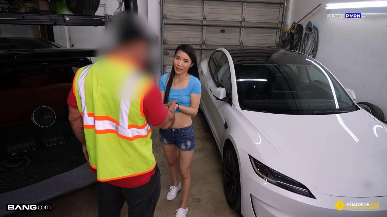 Bang! Roadside XXX Kiki King